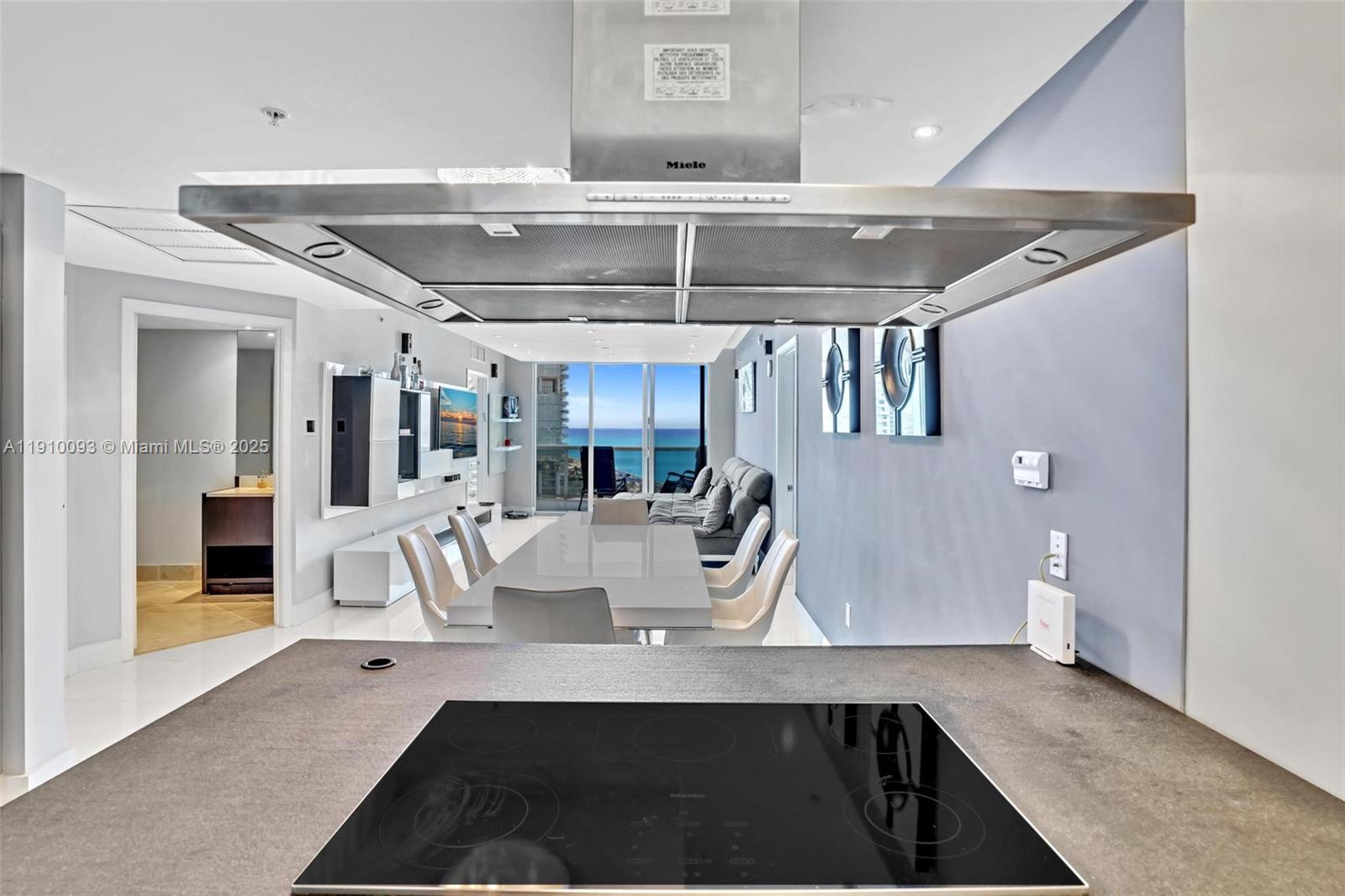 TRUMP ROYALE CONDO - Residential Lease