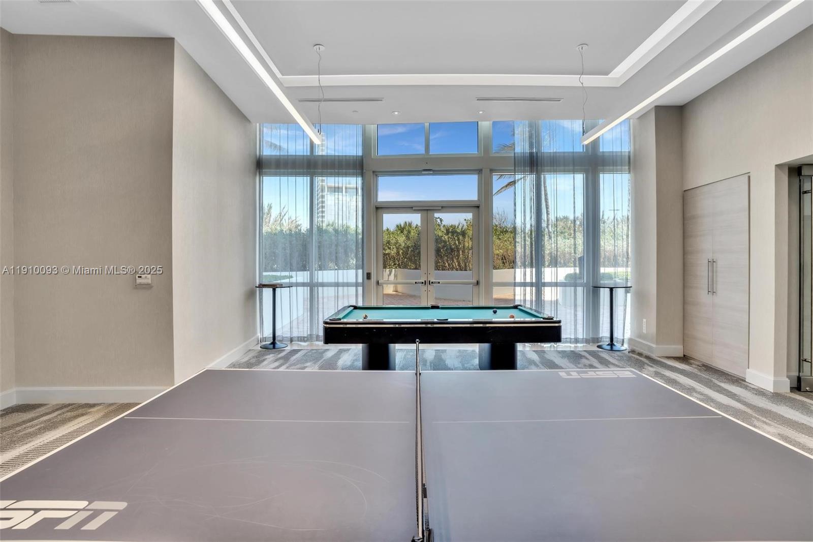 TRUMP ROYALE CONDO - Residential Lease