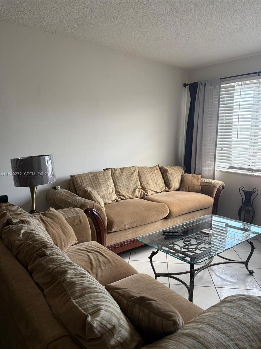 FIRST GULFSTREAM GARDEN - Residential