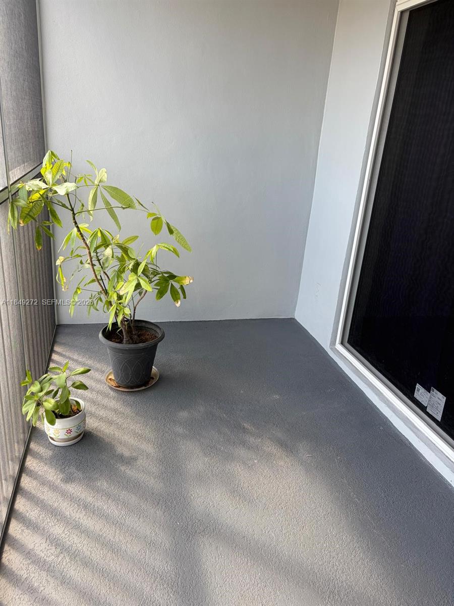 FIRST GULFSTREAM GARDEN - Residential