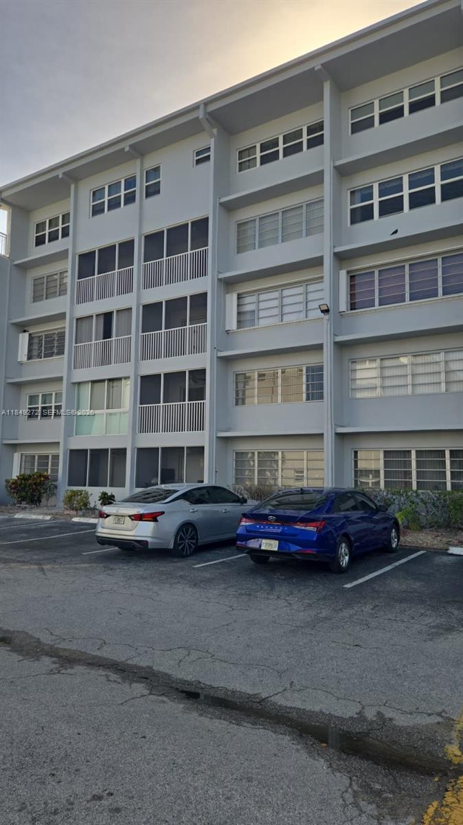 FIRST GULFSTREAM GARDEN - Residential