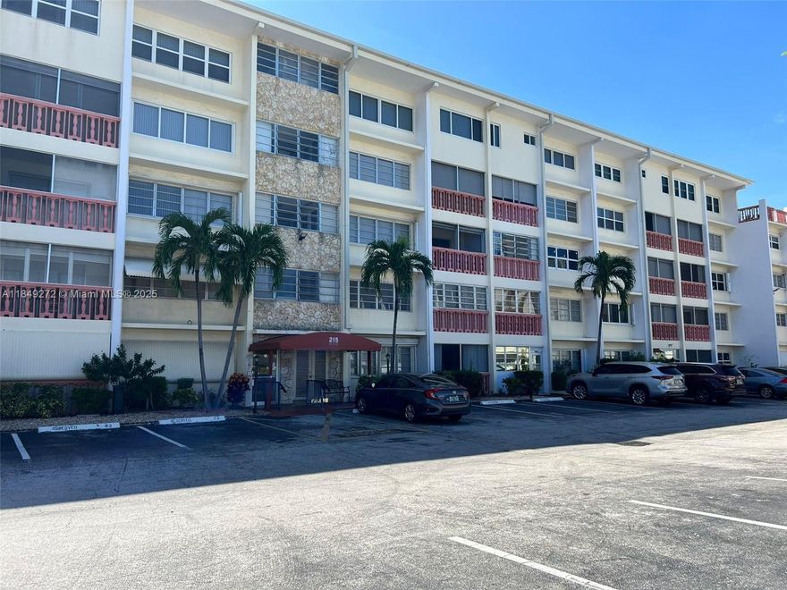Furnished apartment for sale in 55+ community, conveniently located near aventura mall, aventura hospital, public library, Gulfstream park and casino, 2 min car ride to hallandale public beach. One assigned parking space included. Currently has a tenant in place until July 2026.