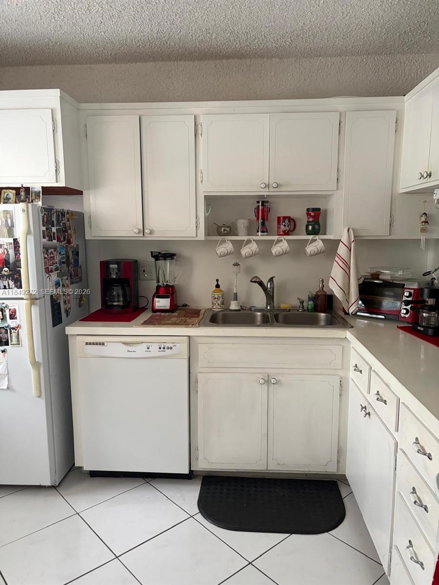 FIRST GULFSTREAM GARDEN - Residential