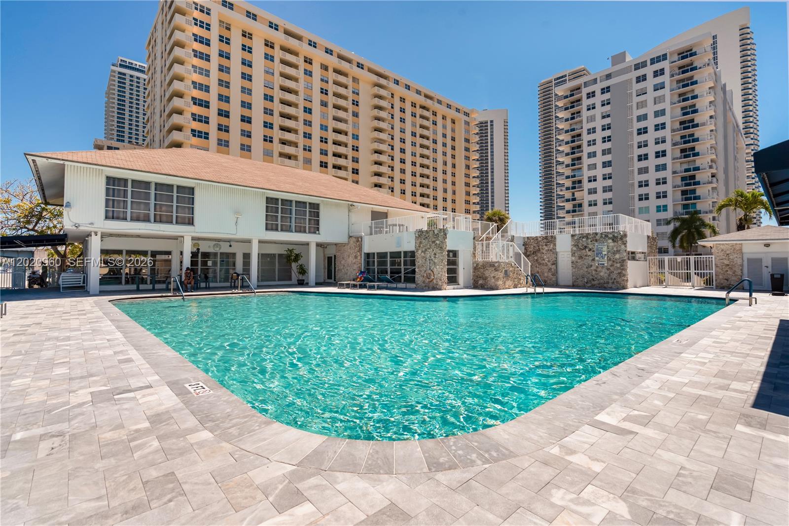 PLAZA TOWERS SOUTH CONDO - Residential
