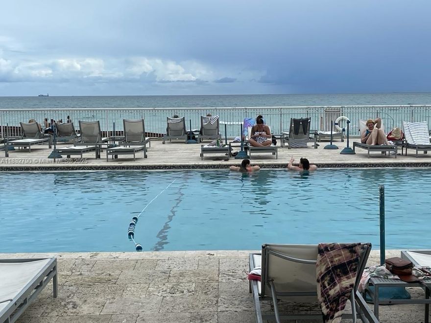 Lovely studio with balcony and side ocean view and all kinds of amenities (heated pool, gym, sauna, beach access, cafeterias and bar, security, shops, hair and nail salons, etc). Walking distance to the parks, shops, and restaurants. The studio is fully furnished and equipped with all necessary for a comfortable living. Maintenance includes valet parking, water, internet, wi-fi, electricity, and cable TV.  The studio is not in a hotel program, you can rent it or enjoy beach living style. Building is pet friendly.