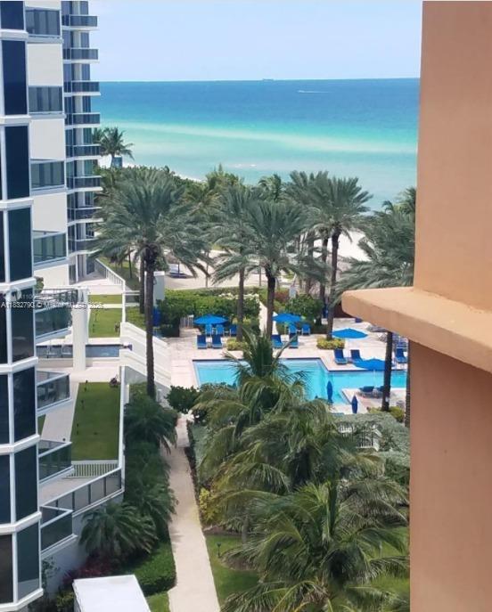 19201 Collins Ave 717