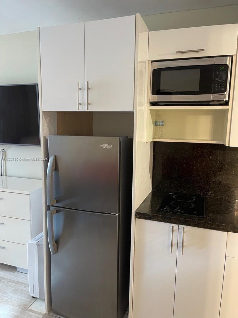 19201 Collins Ave 717