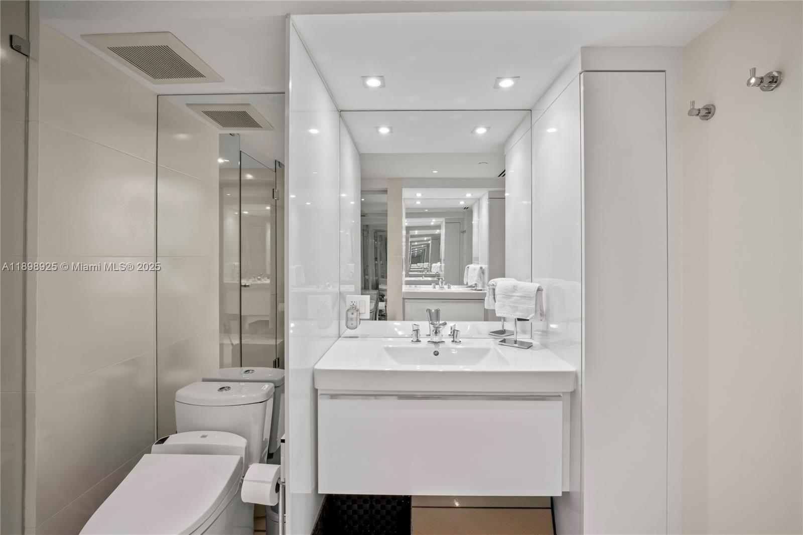SOUTH POINTE TOWERS CONDO - Residential