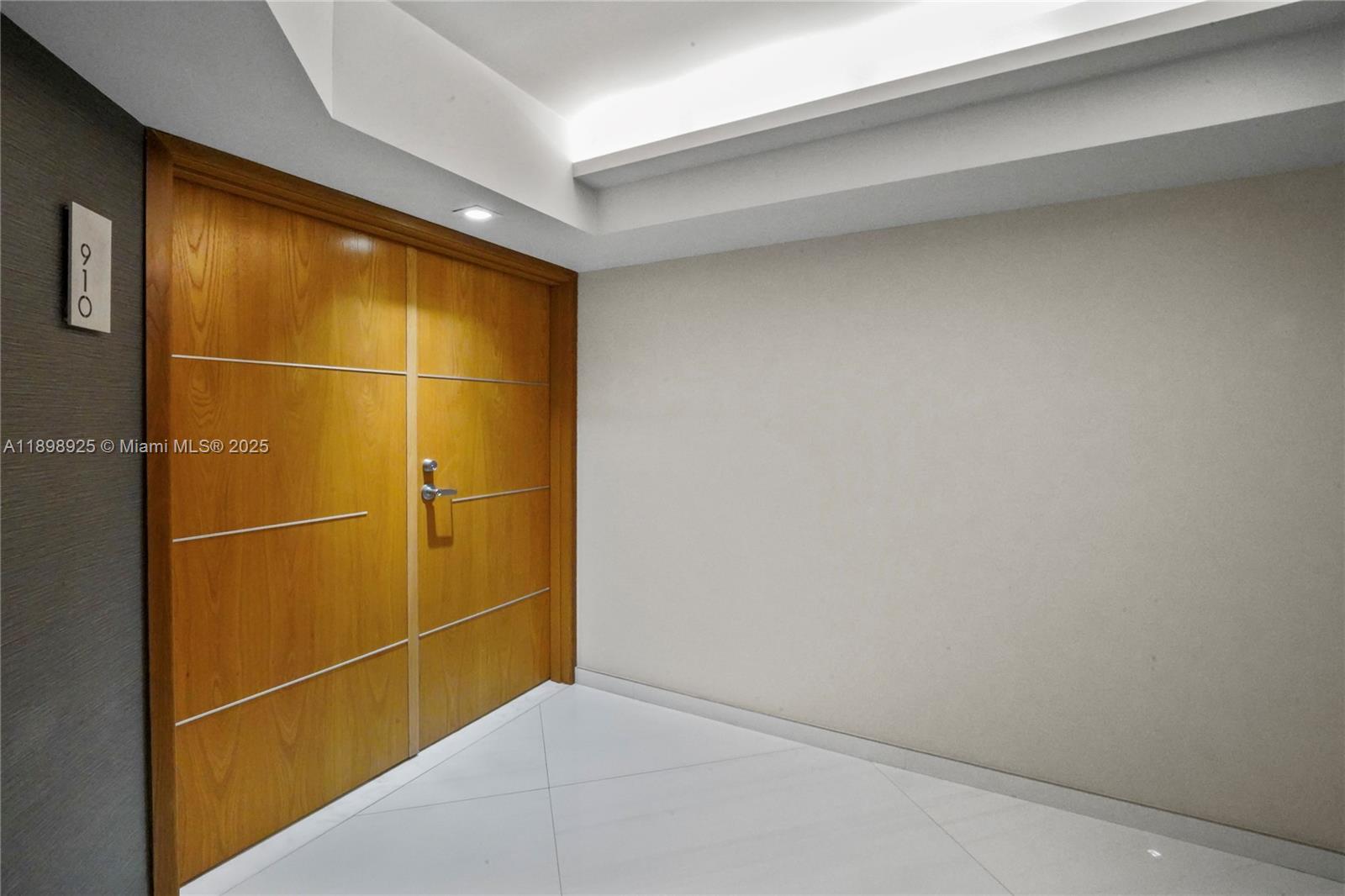 SOUTH POINTE TOWERS CONDO - Residential