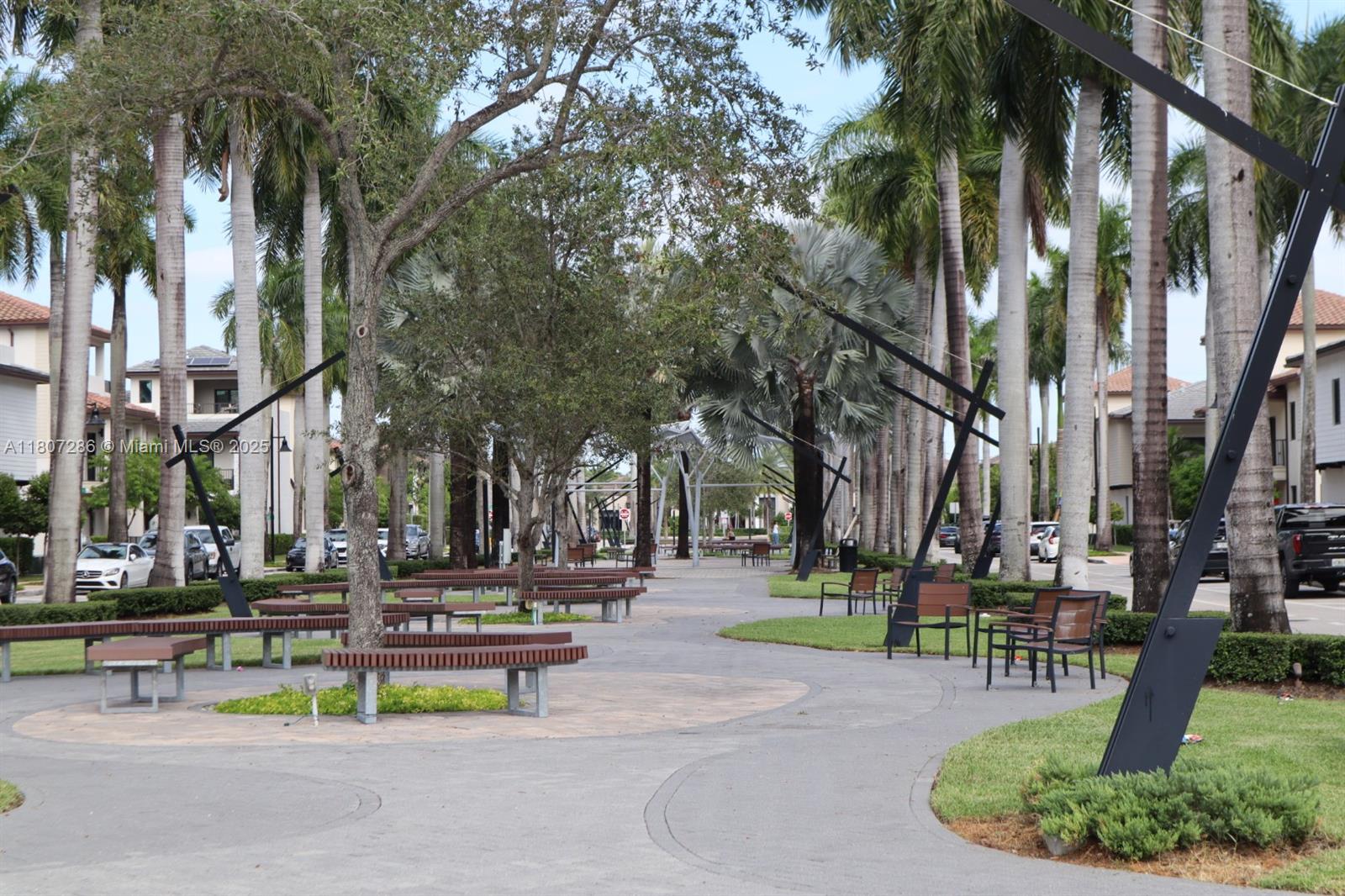 DOWNTOWN DORAL SOUTH PHAS - Residential