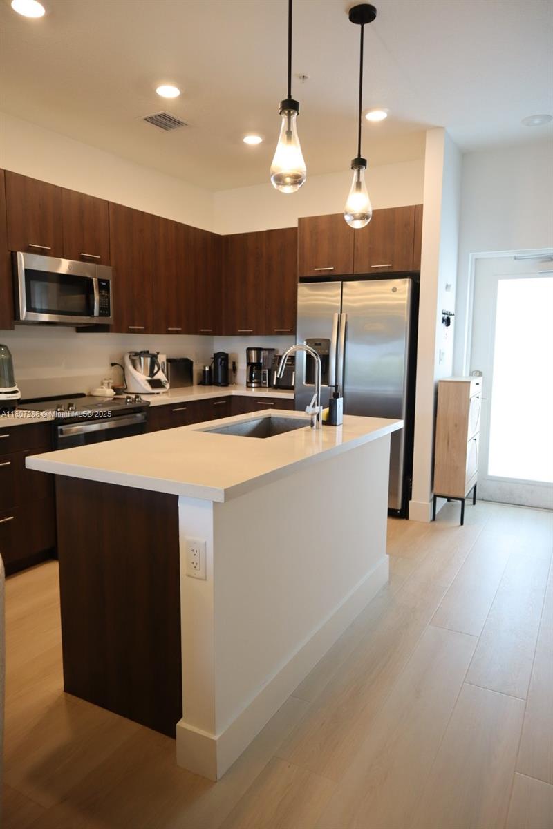 8201 NW 41st St D-402