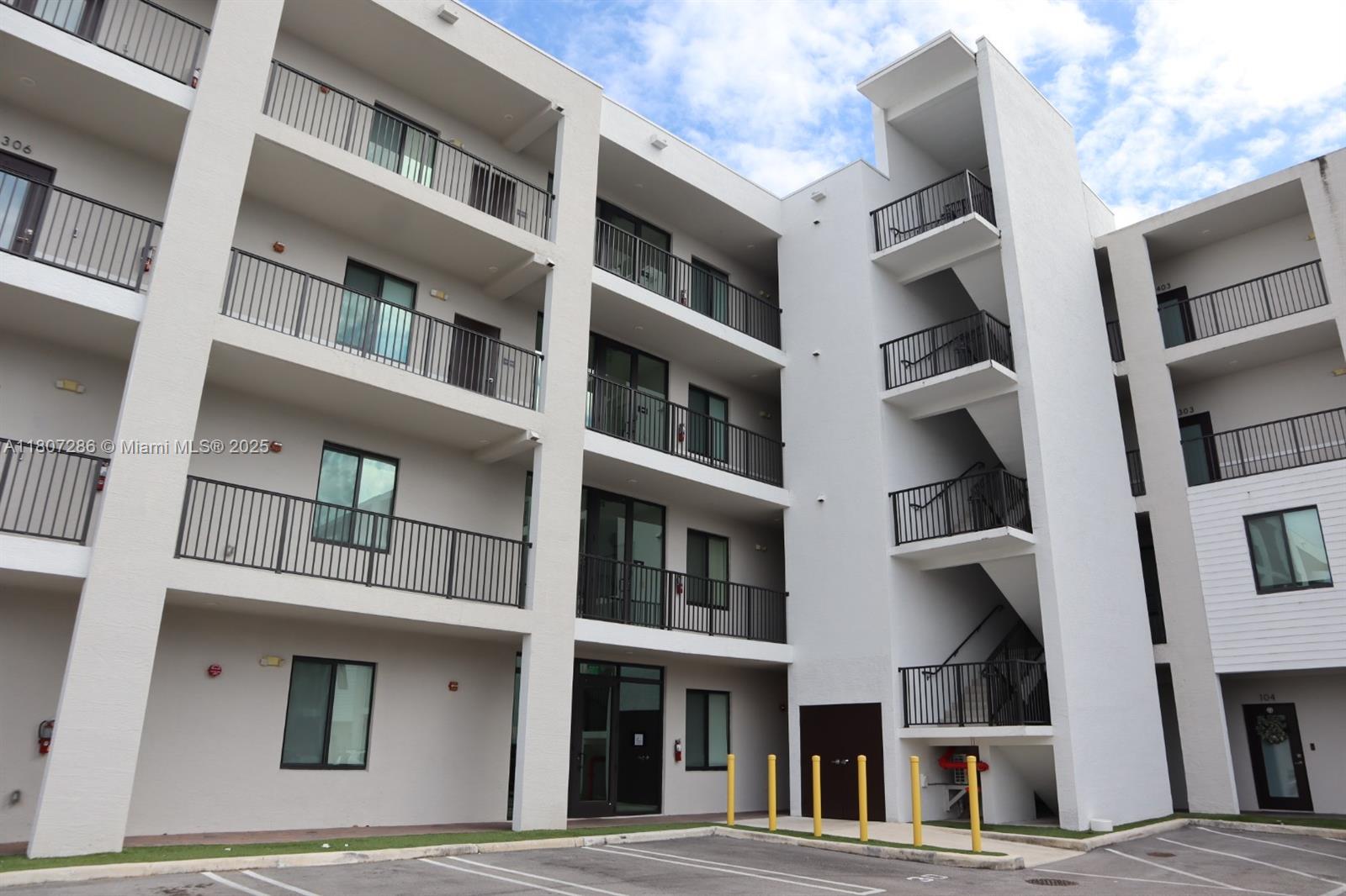 DOWNTOWN DORAL SOUTH PHAS - Residential