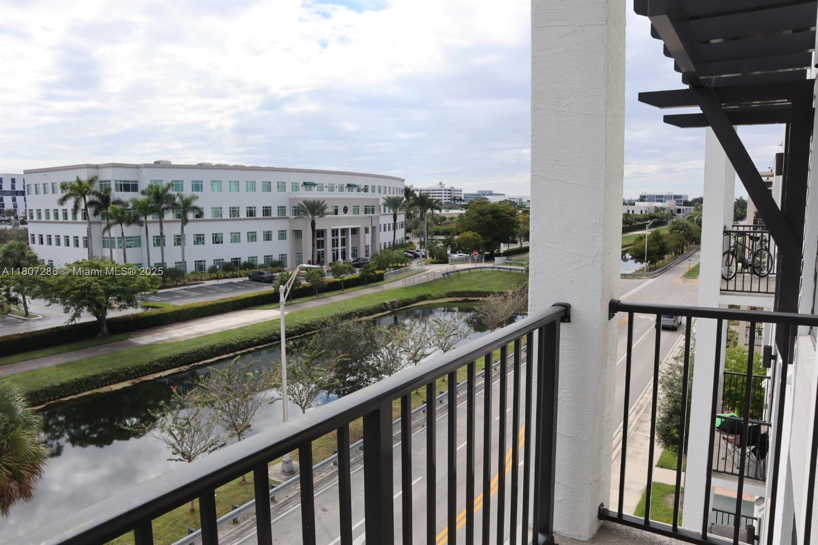 DOWNTOWN DORAL SOUTH PHAS - Residential