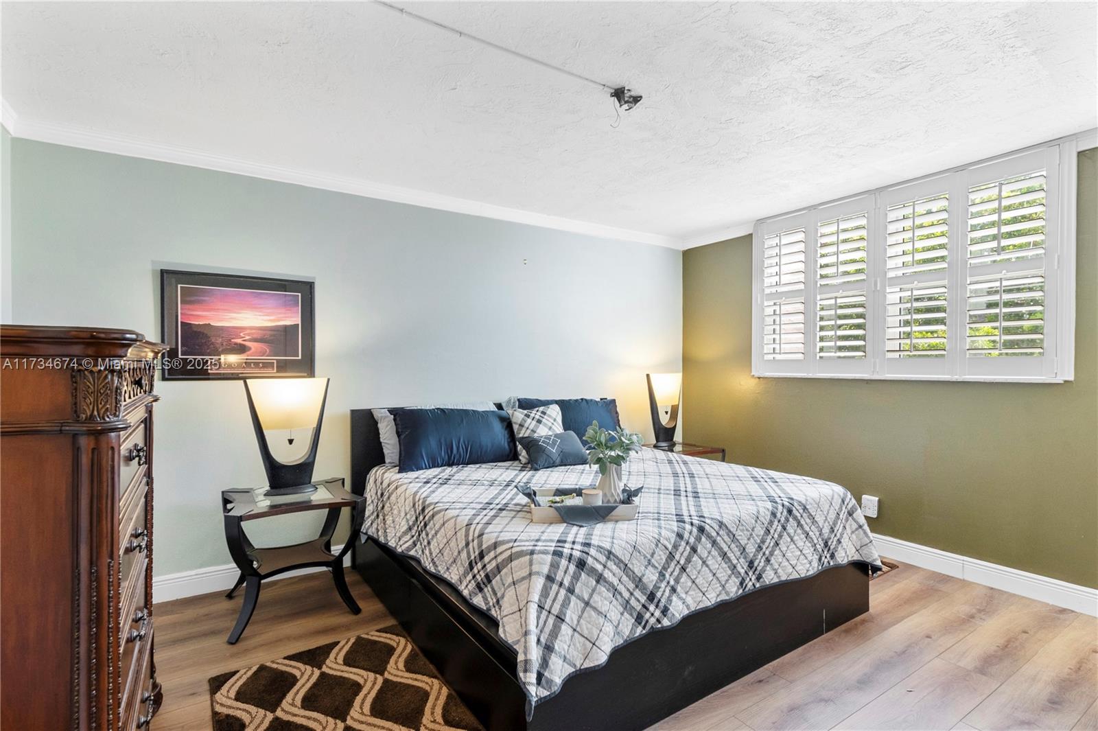 SOMERSET NO FIVE CONDO - Residential