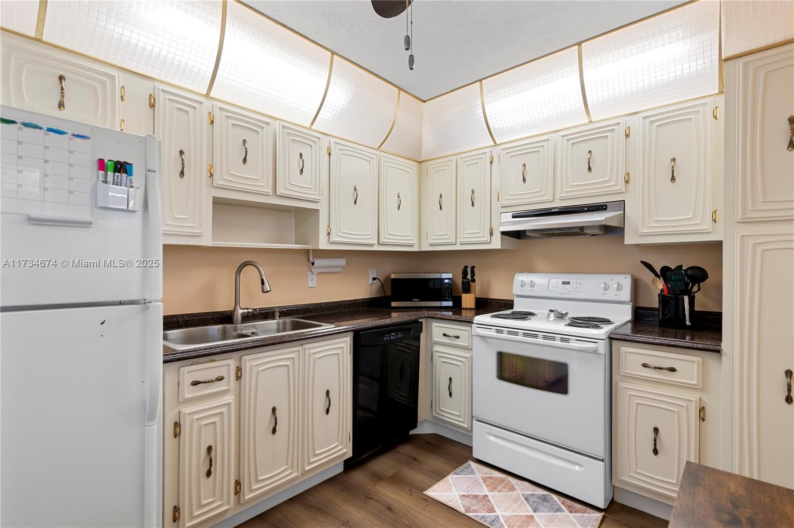 SOMERSET NO FIVE CONDO - Residential