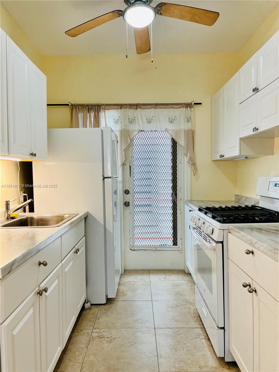 PARK CORNER CONDO - Residential Lease
