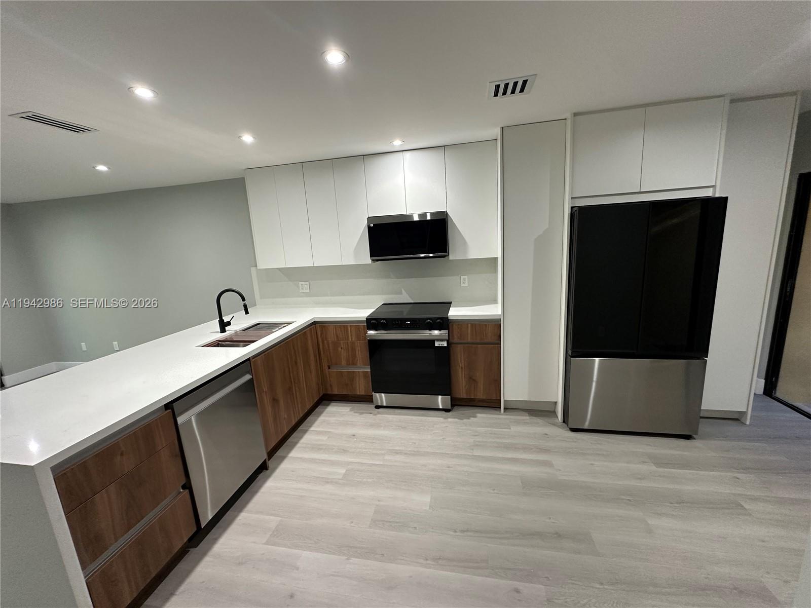 COSTA DEL SOL CONDO E - Residential