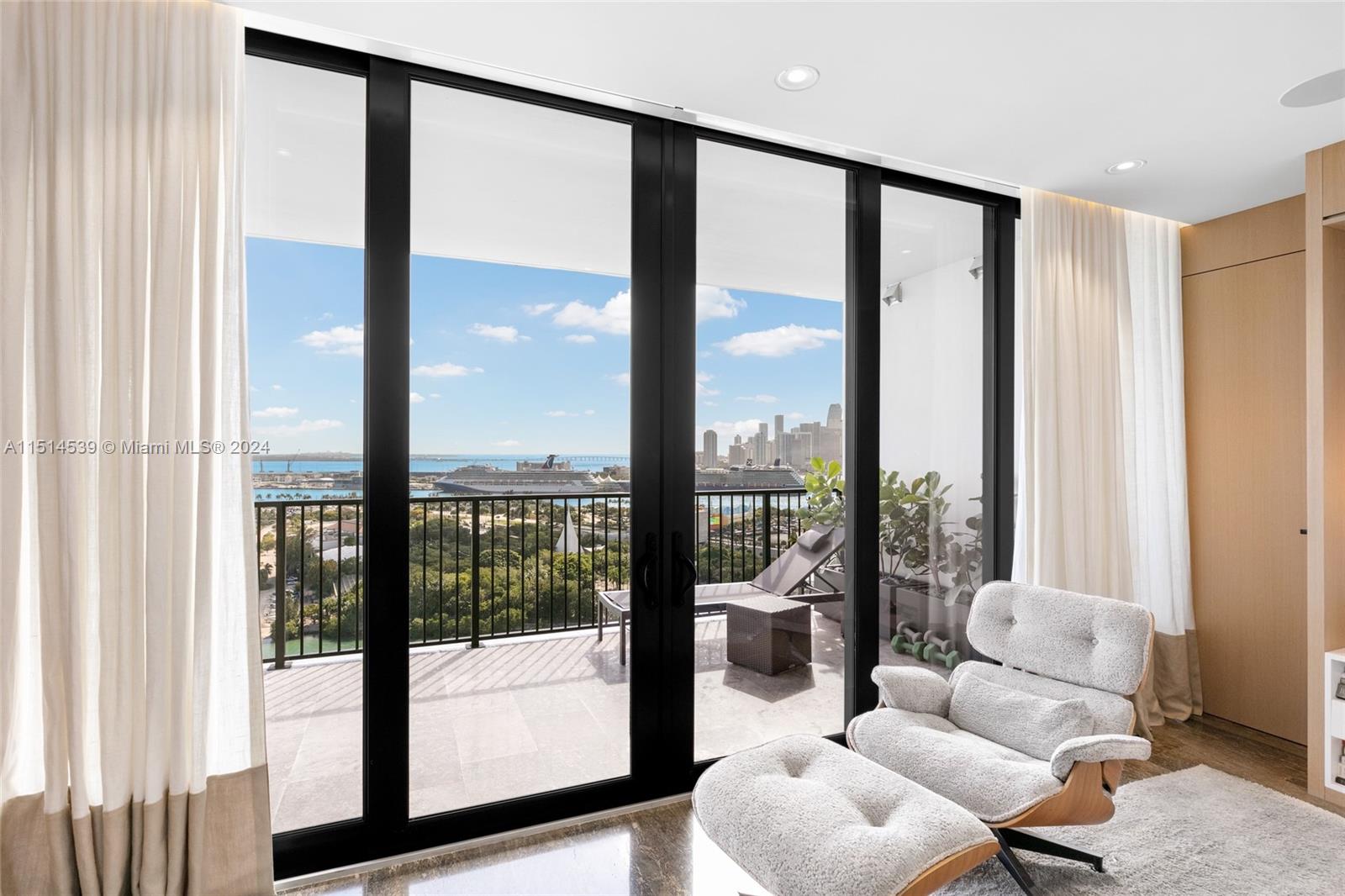 ONE THOUSAND VENETIAN WAY - Residential