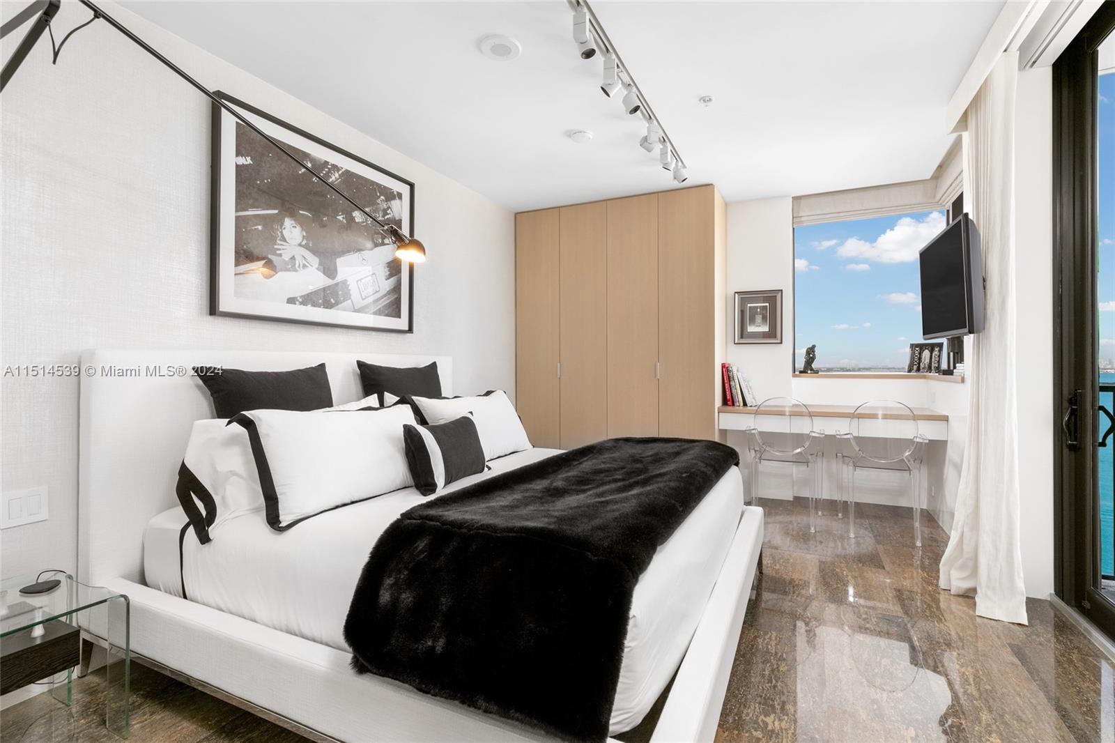 ONE THOUSAND VENETIAN WAY - Residential