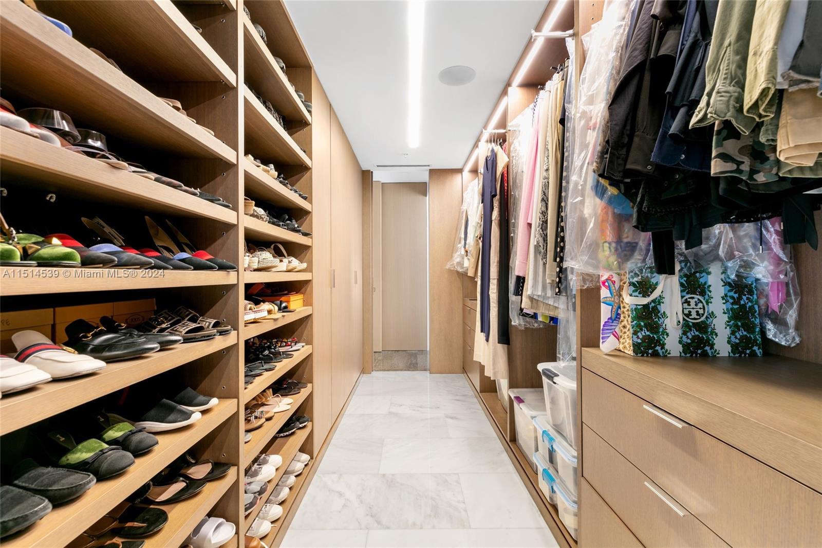 ONE THOUSAND VENETIAN WAY - Residential