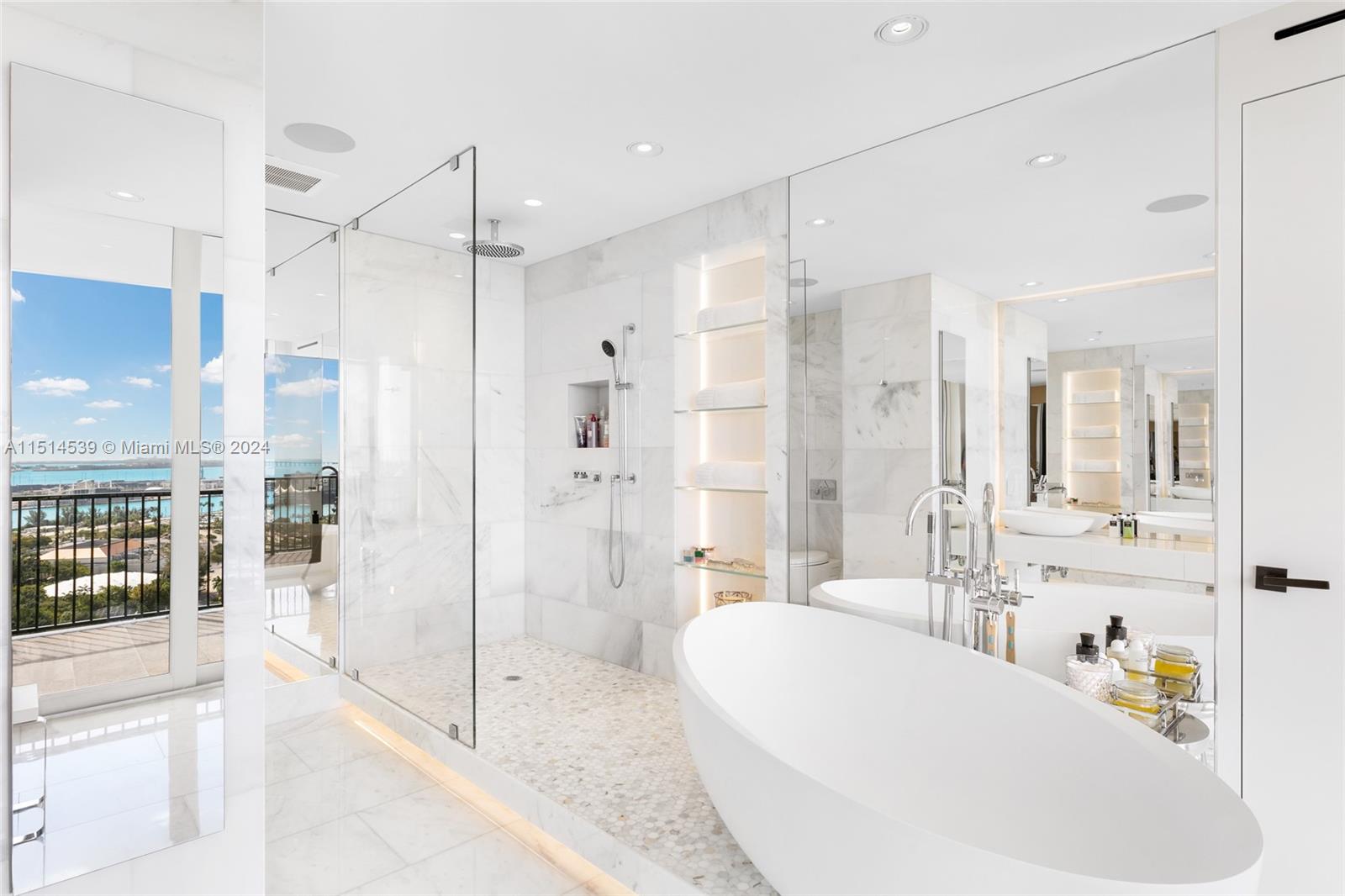 ONE THOUSAND VENETIAN WAY - Residential