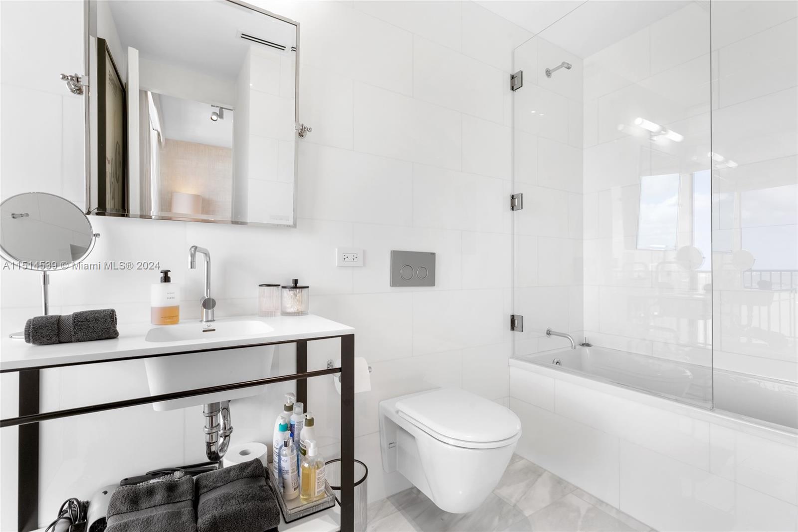 ONE THOUSAND VENETIAN WAY - Residential