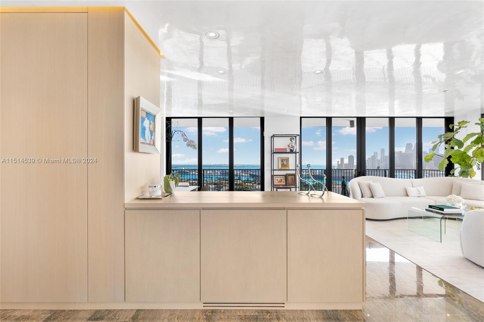 ONE THOUSAND VENETIAN WAY - Residential