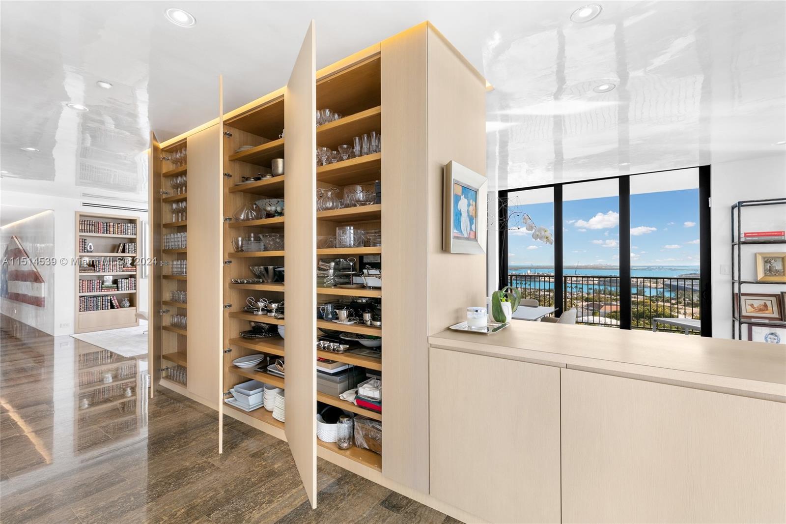 ONE THOUSAND VENETIAN WAY - Residential