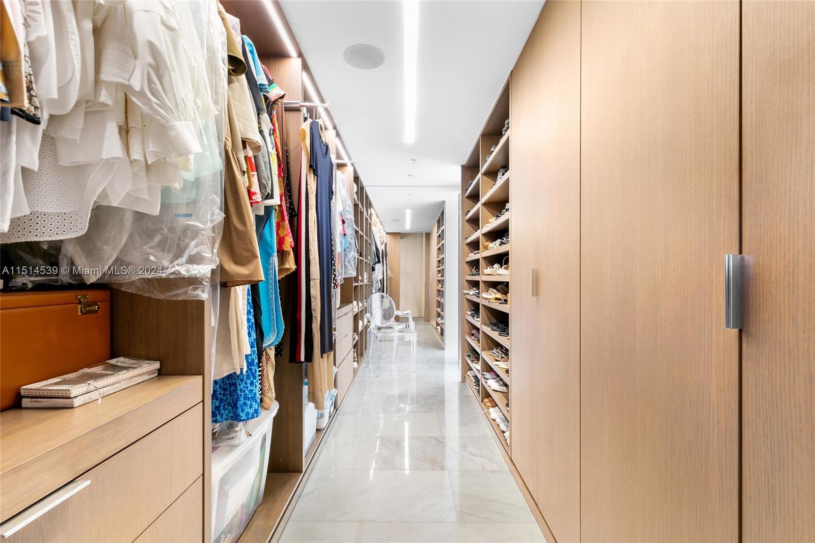 ONE THOUSAND VENETIAN WAY - Residential