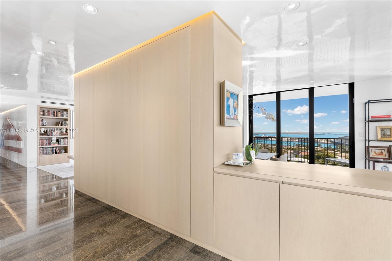 ONE THOUSAND VENETIAN WAY - Residential