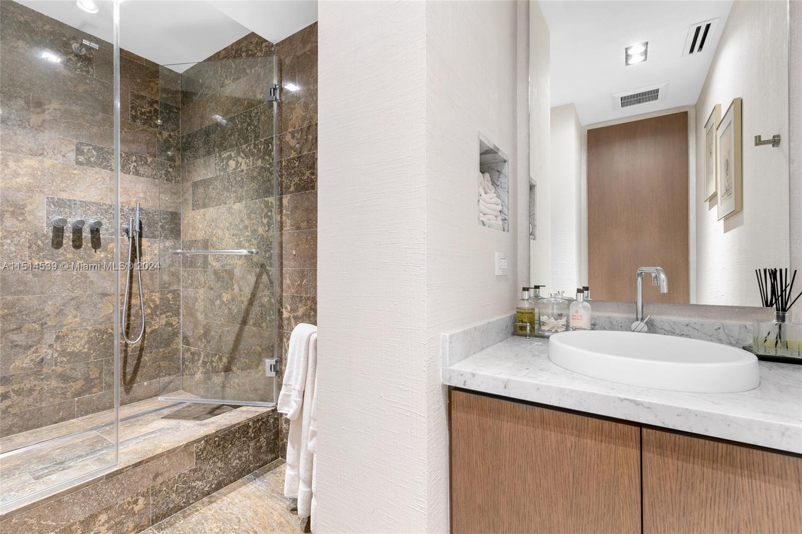 ONE THOUSAND VENETIAN WAY - Residential