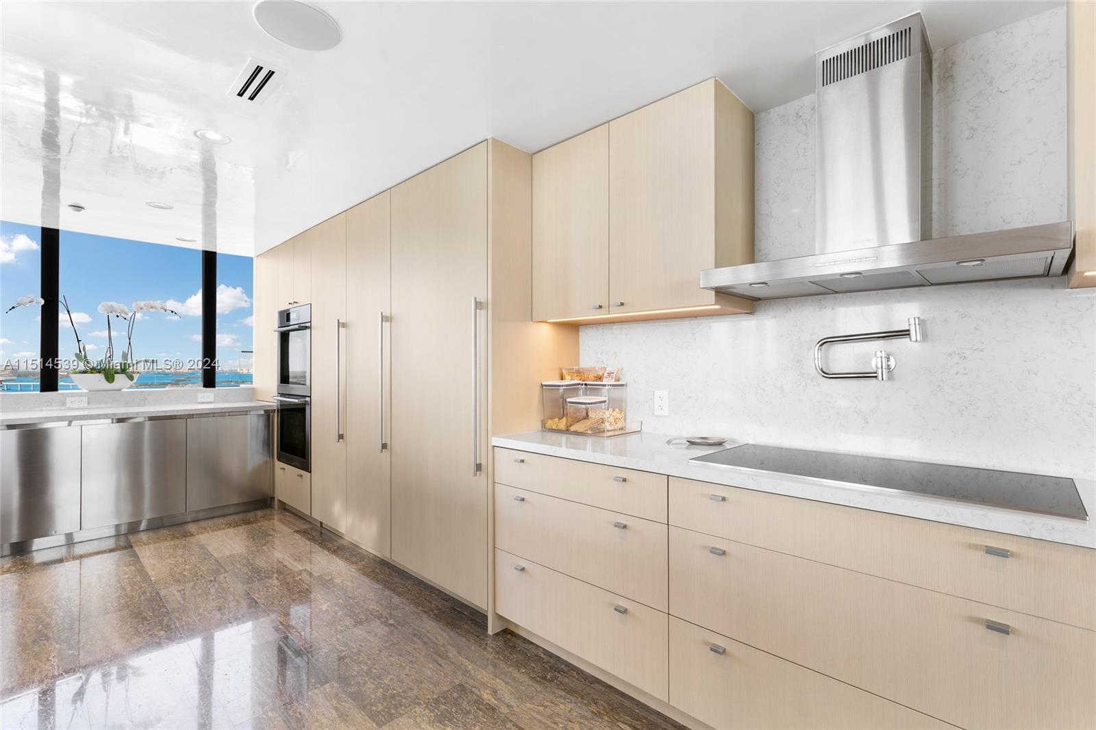 ONE THOUSAND VENETIAN WAY - Residential