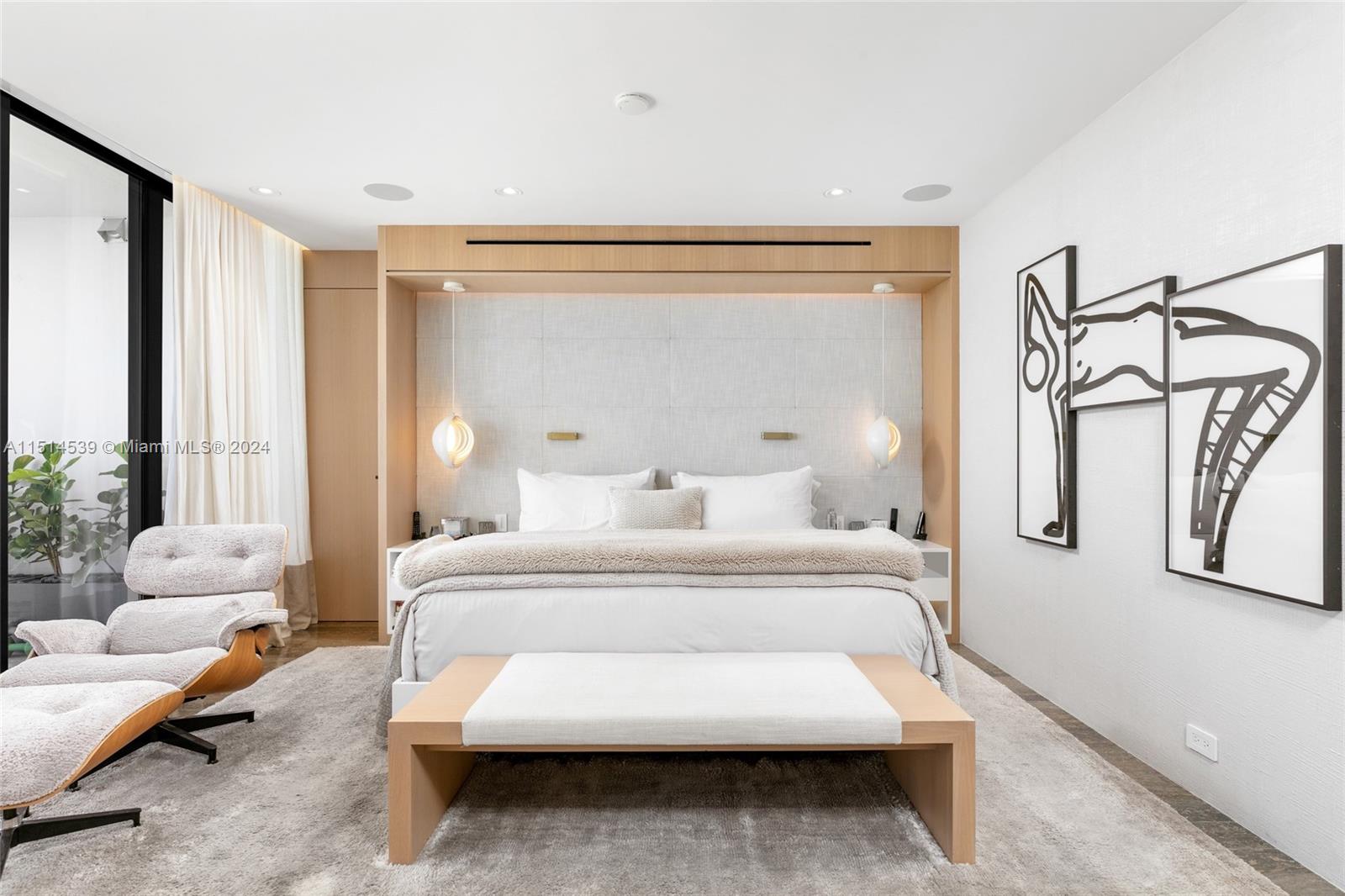 ONE THOUSAND VENETIAN WAY - Residential