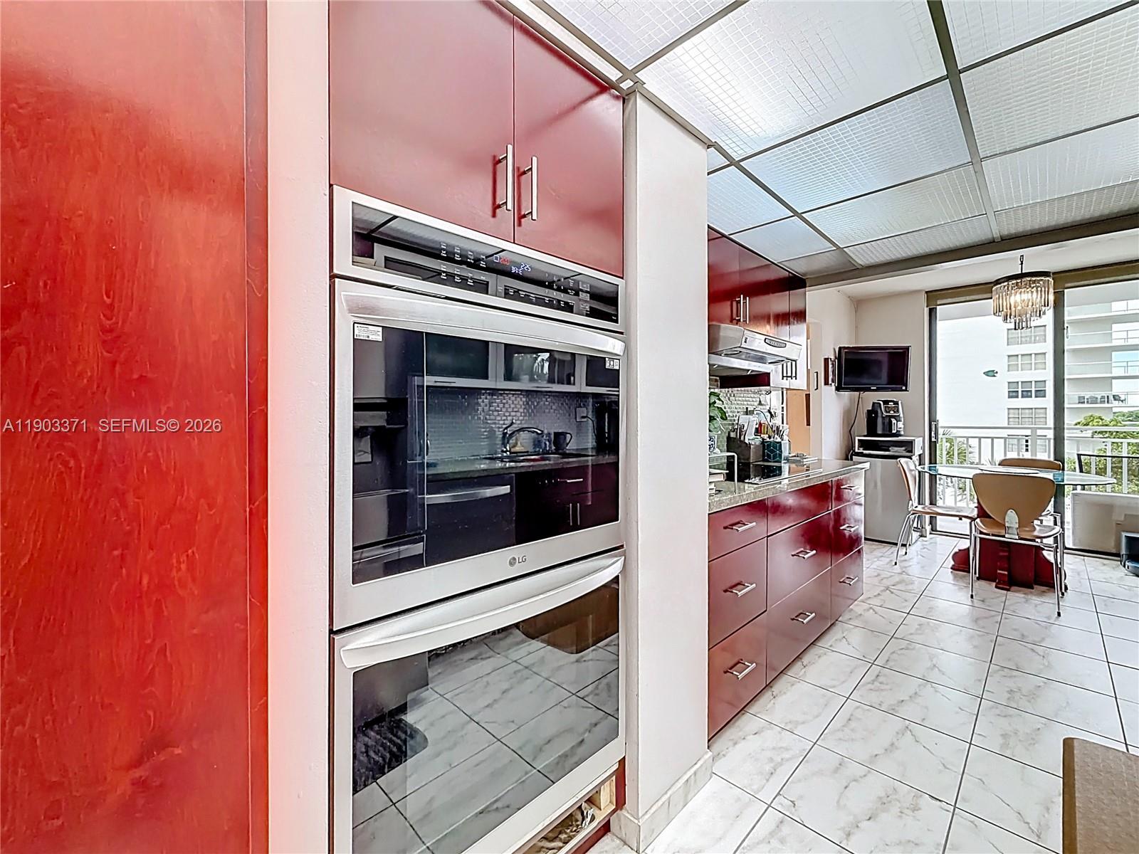 WINSTON TOWERS 600 CONDO - Residential