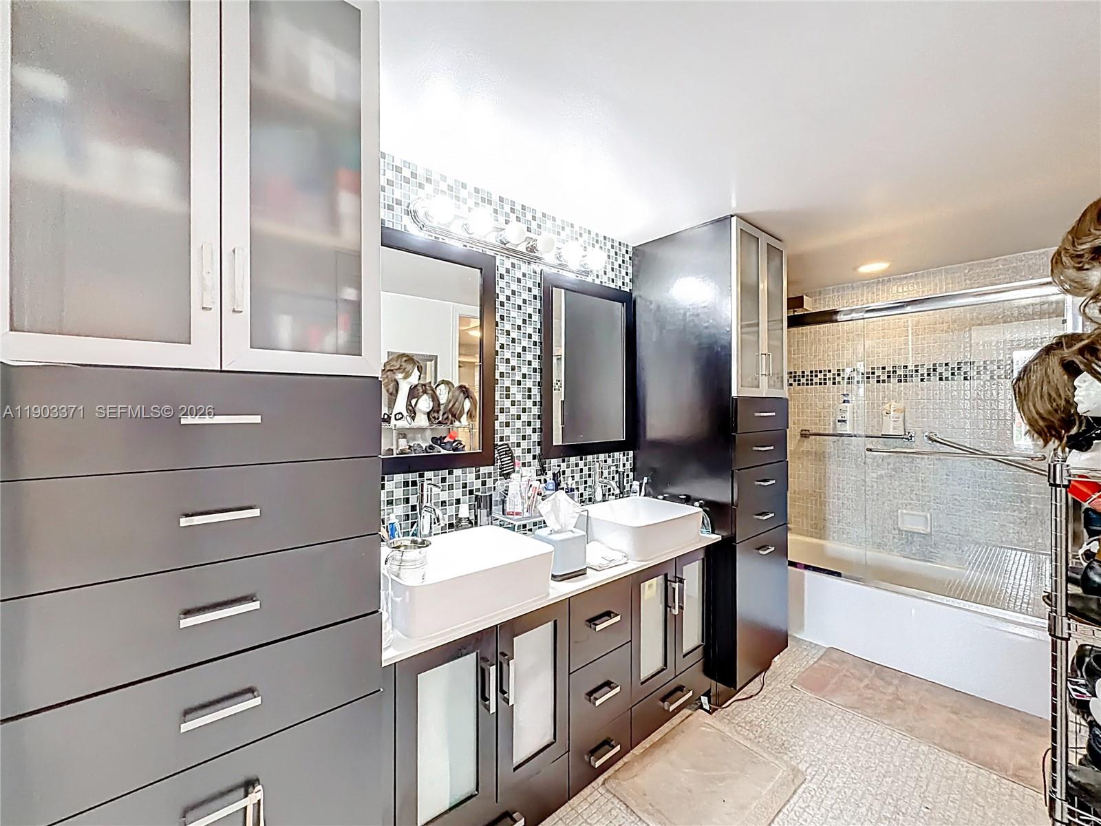 WINSTON TOWERS 600 CONDO - Residential