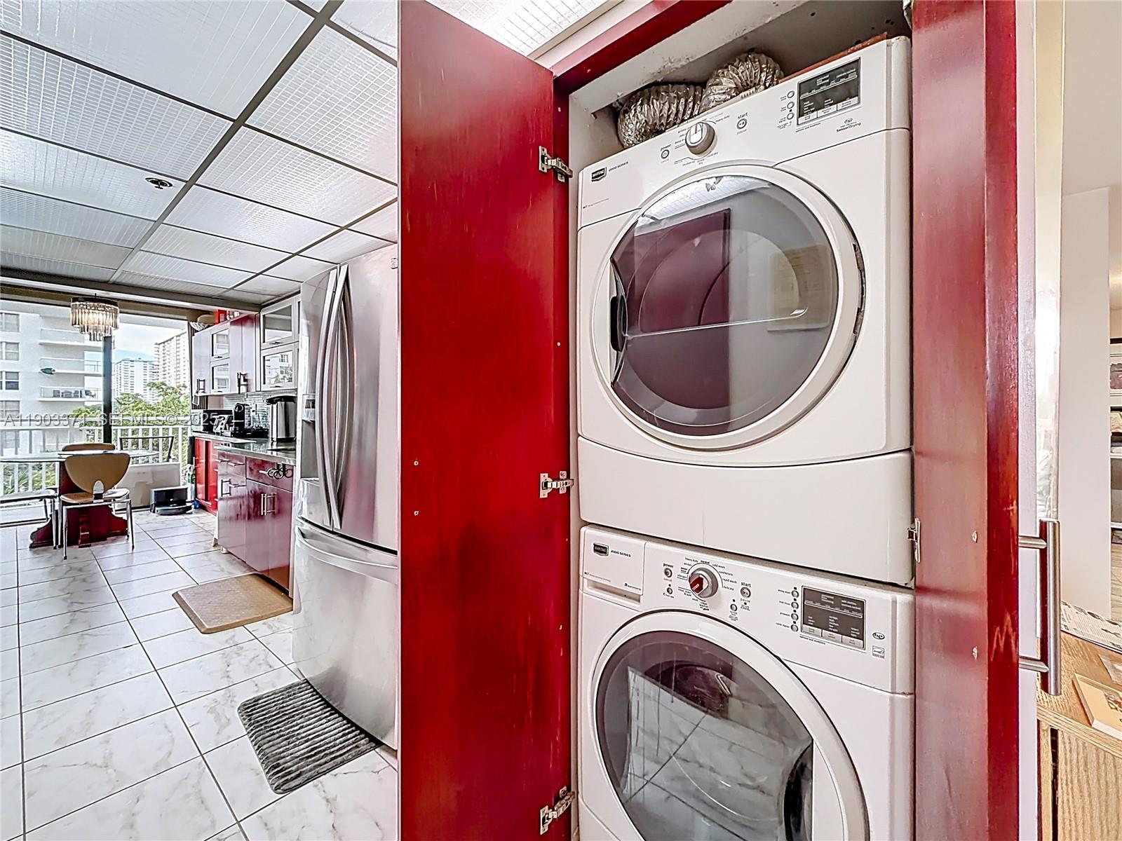 WINSTON TOWERS 600 CONDO - Residential