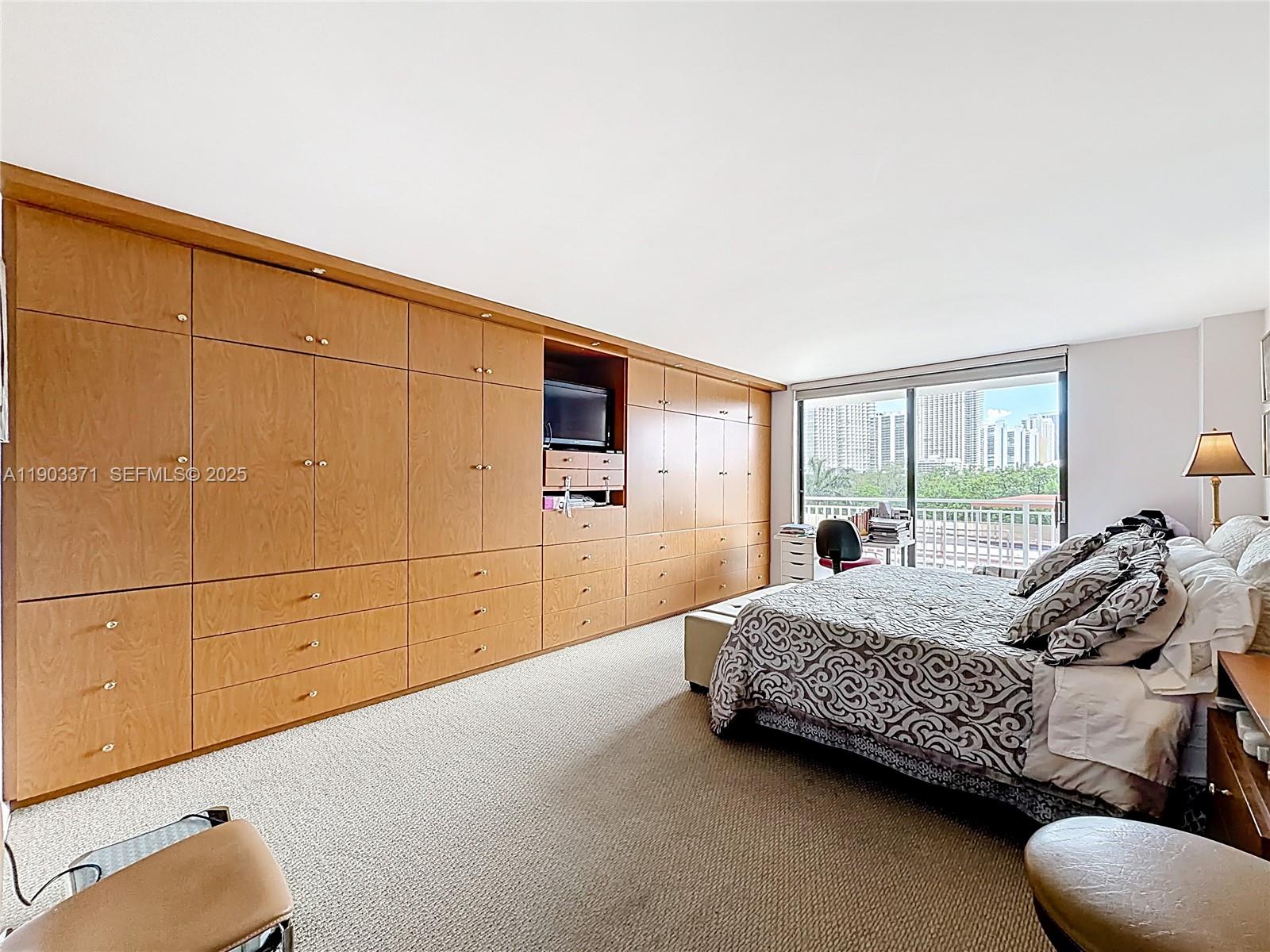 WINSTON TOWERS 600 CONDO - Residential