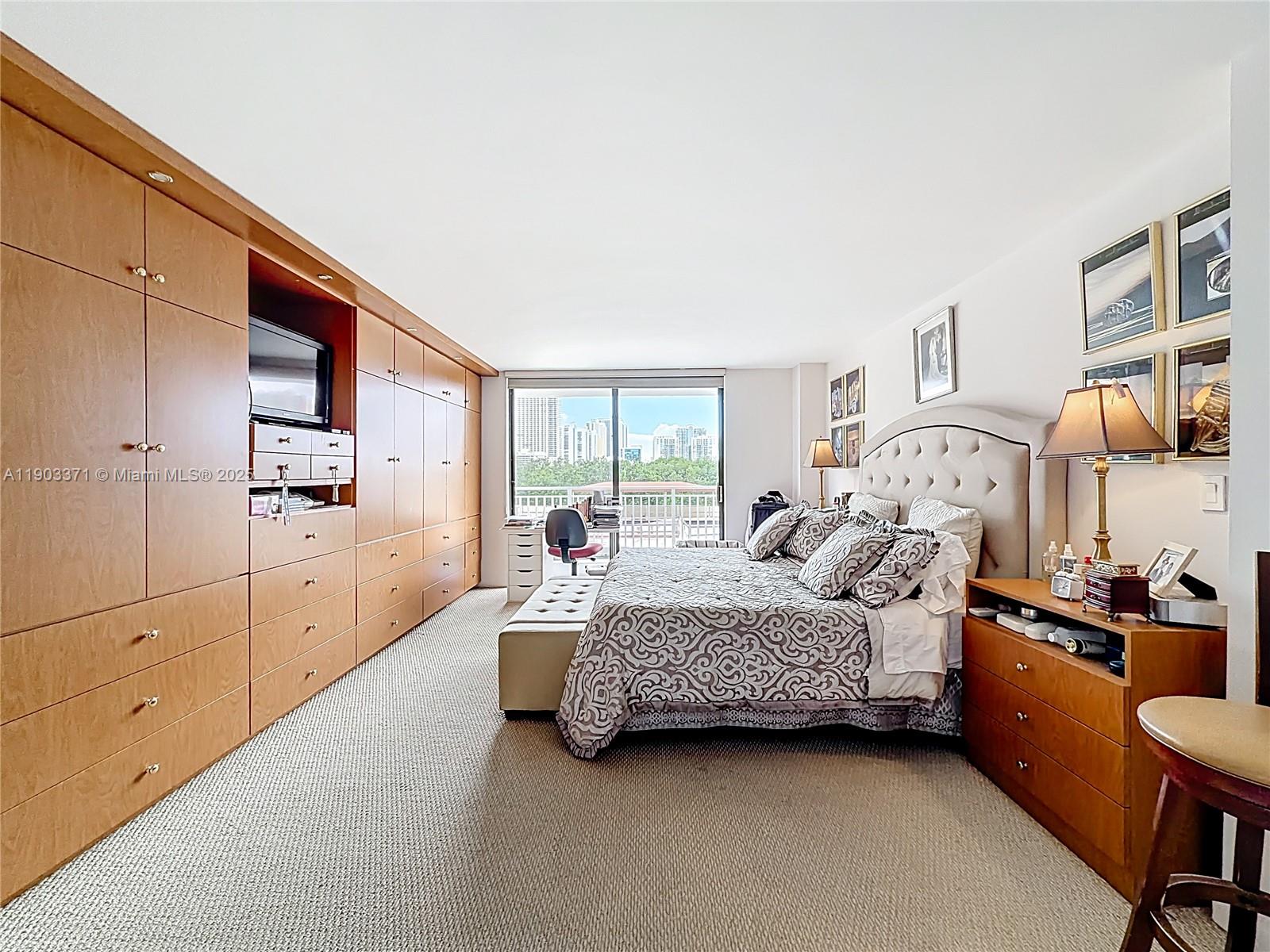 WINSTON TOWERS 600 CONDO - Residential