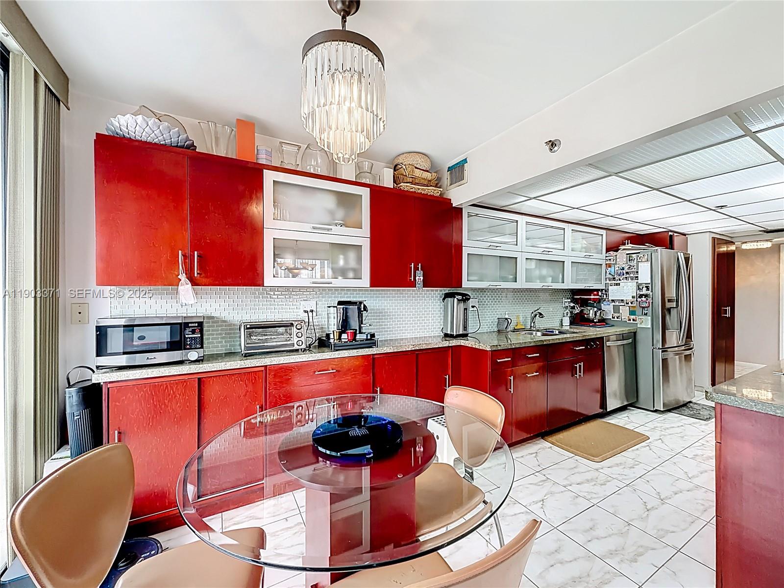 WINSTON TOWERS 600 CONDO - Residential