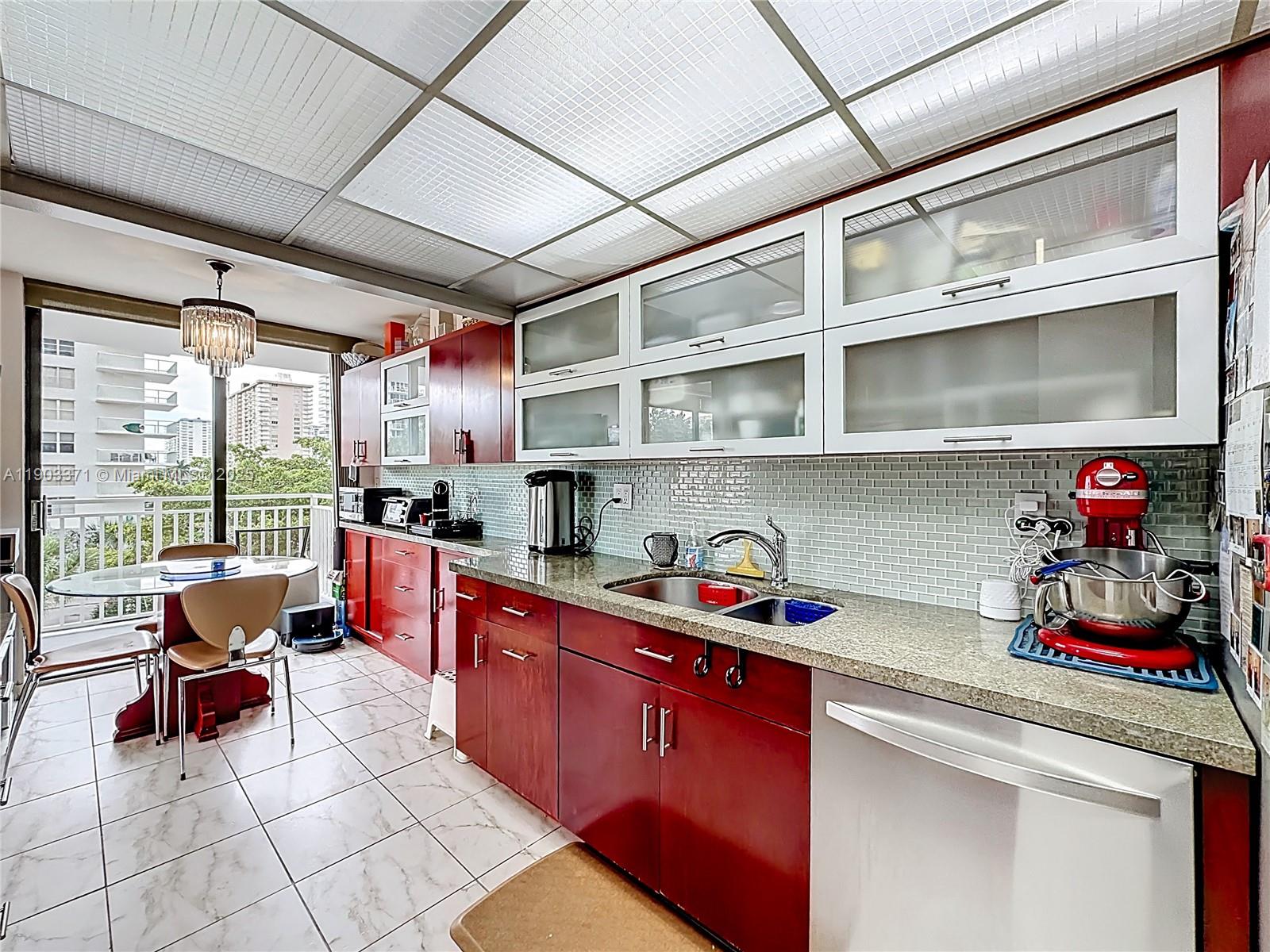 WINSTON TOWERS 600 CONDO - Residential