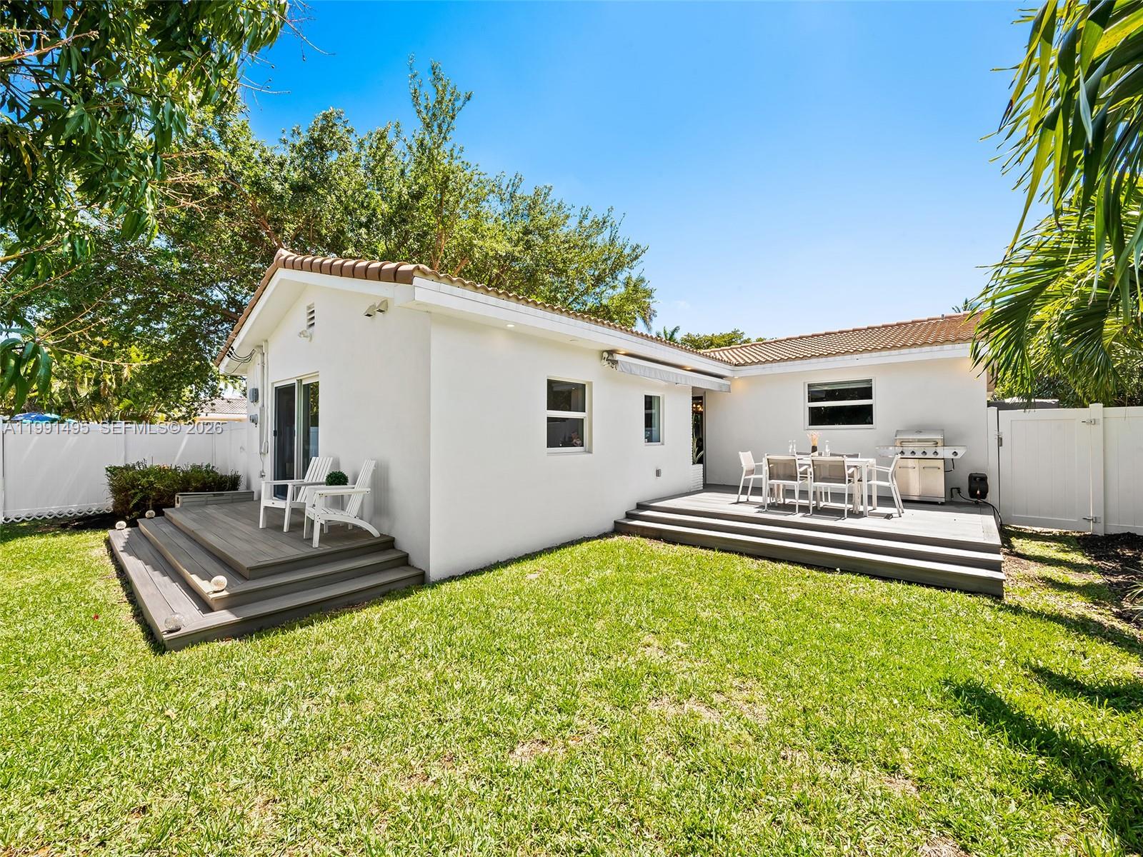 HOLLYWOOD LAKES SECTION - Residential