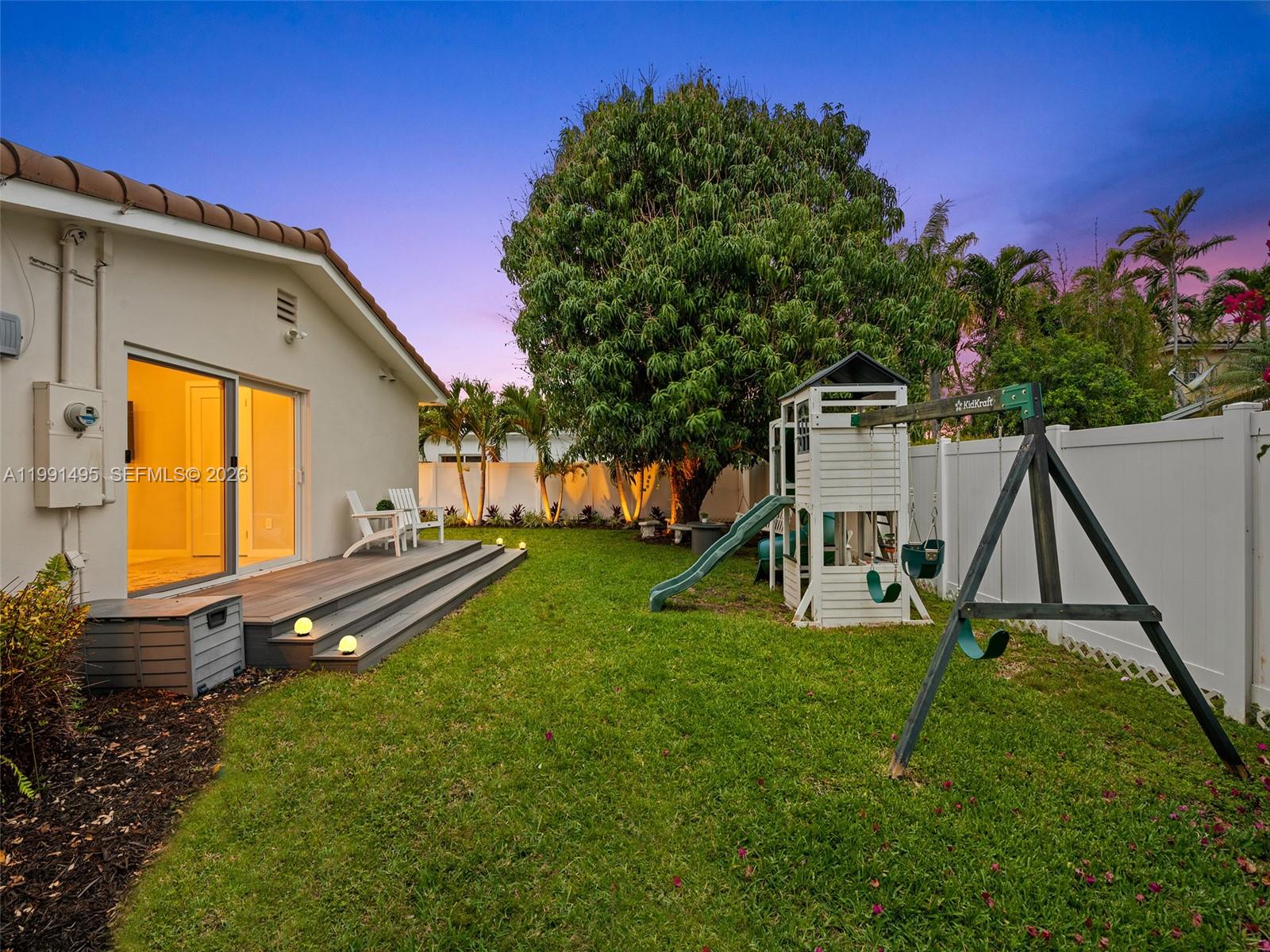 HOLLYWOOD LAKES SECTION - Residential