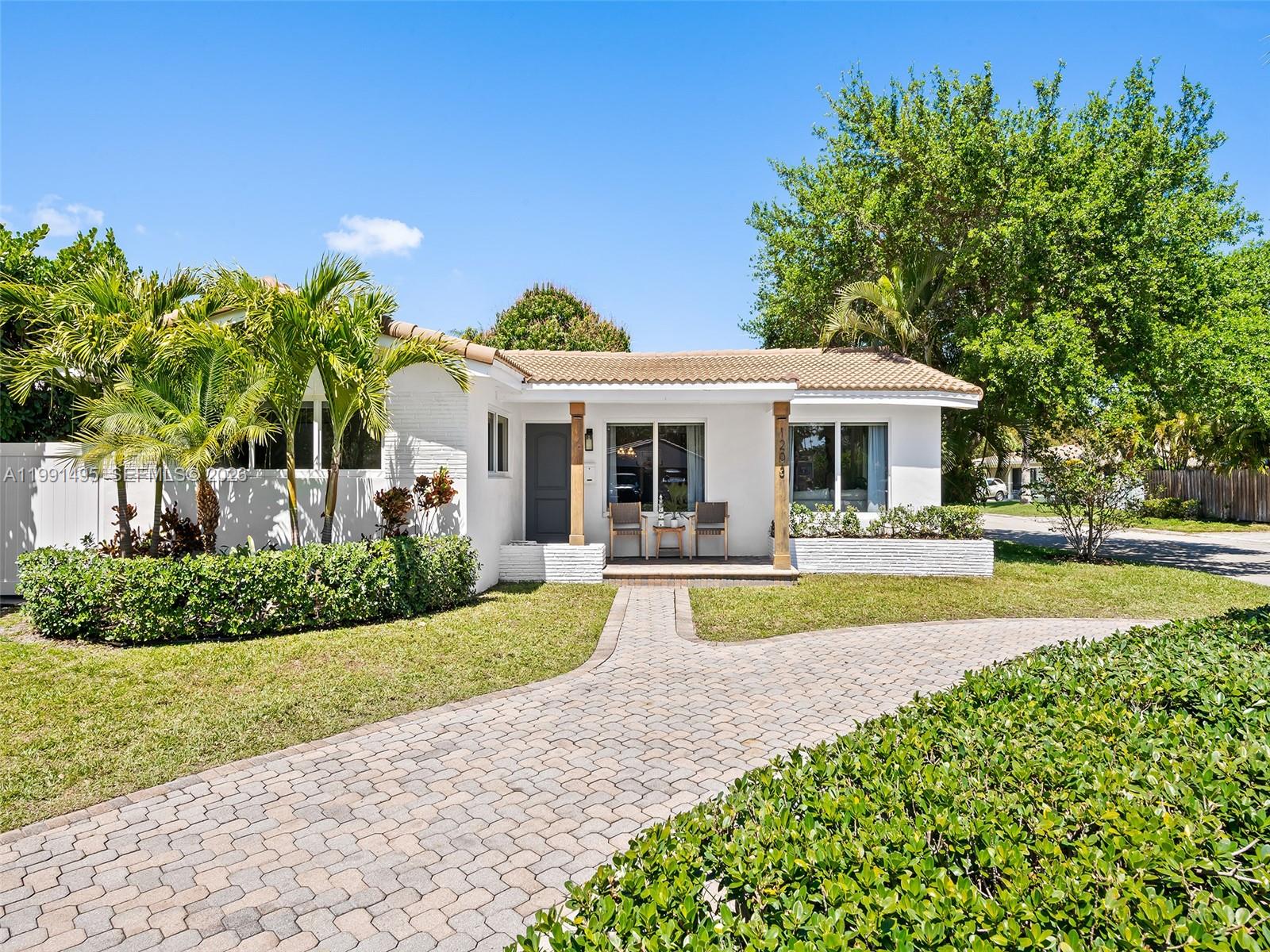 HOLLYWOOD LAKES SECTION - Residential