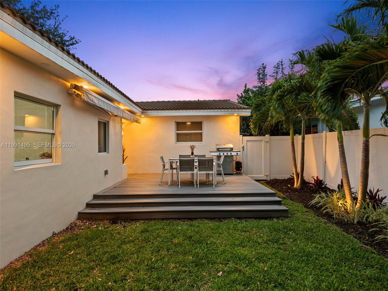 HOLLYWOOD LAKES SECTION - Residential