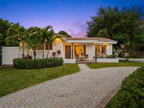 Photo of 1203 Lincoln St, Hollywood, FL 33019 (MLS # A11991495)