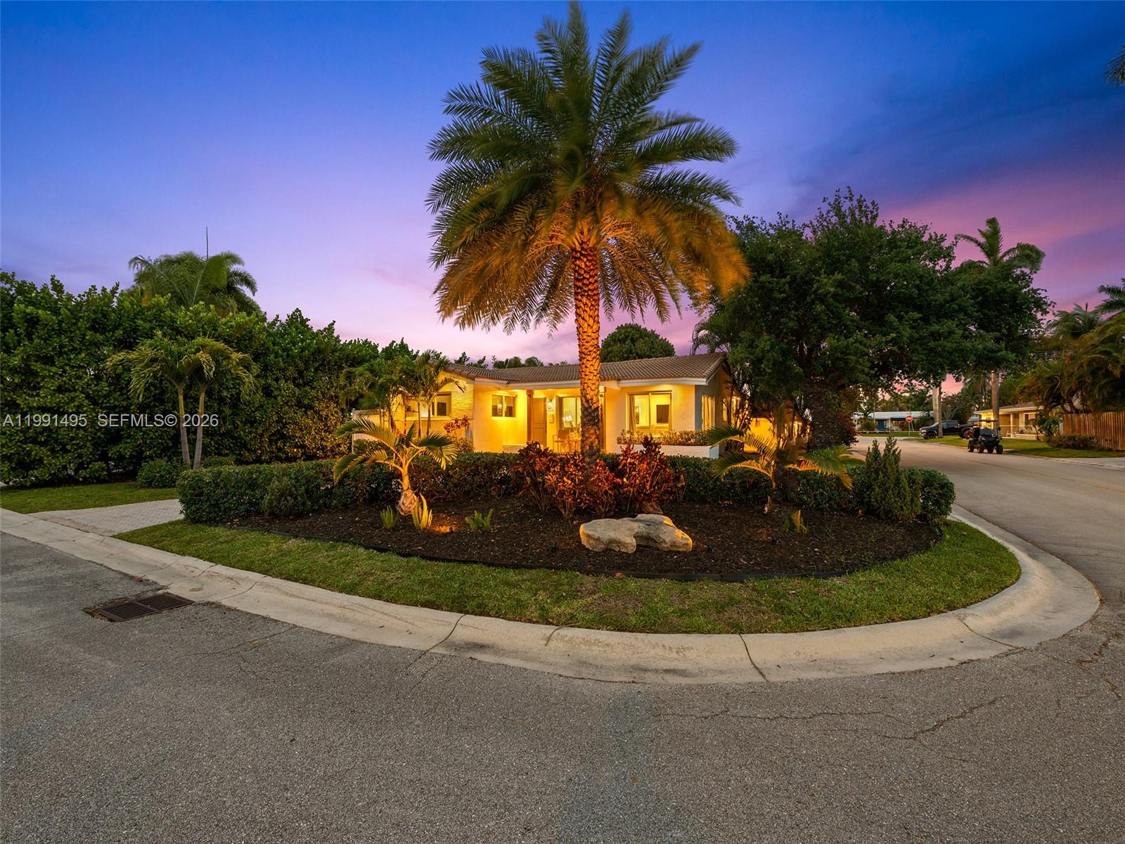HOLLYWOOD LAKES SECTION - Residential