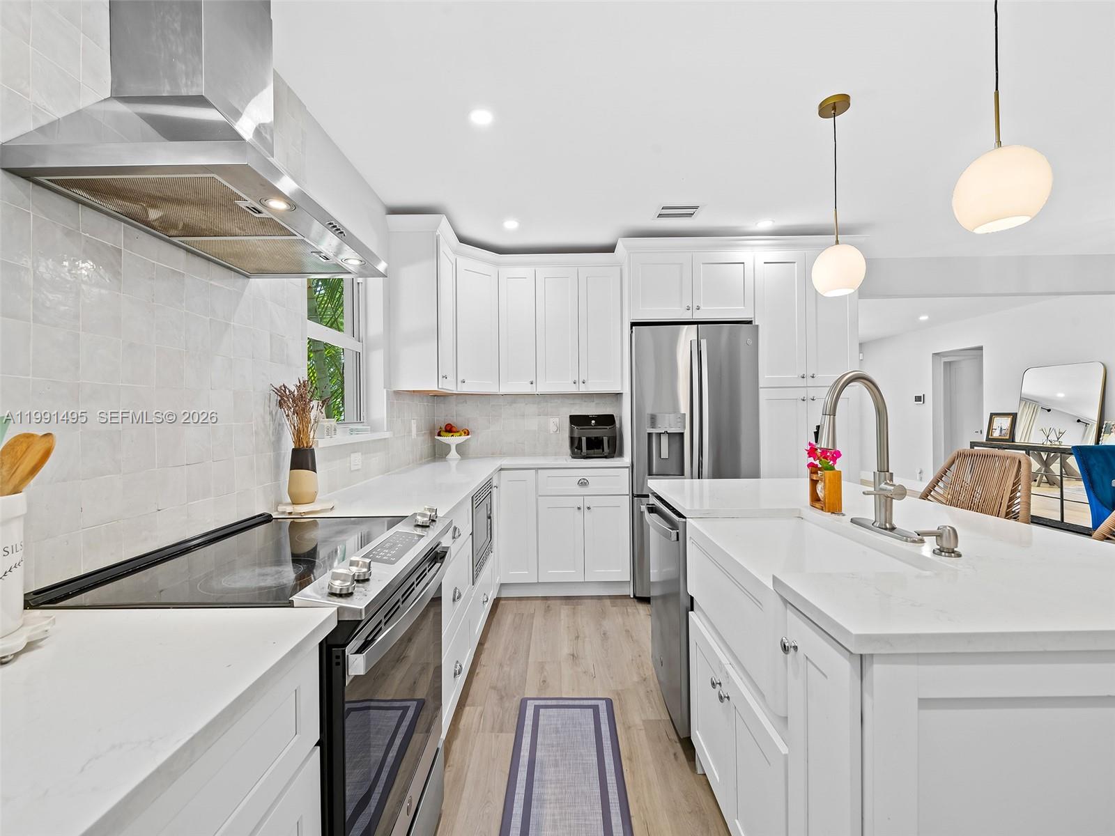 HOLLYWOOD LAKES SECTION - Residential