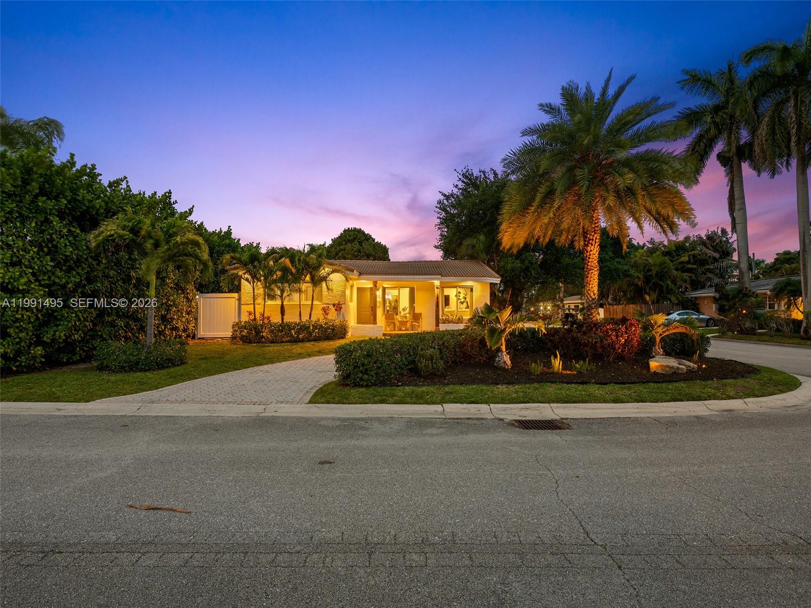 HOLLYWOOD LAKES SECTION - Residential