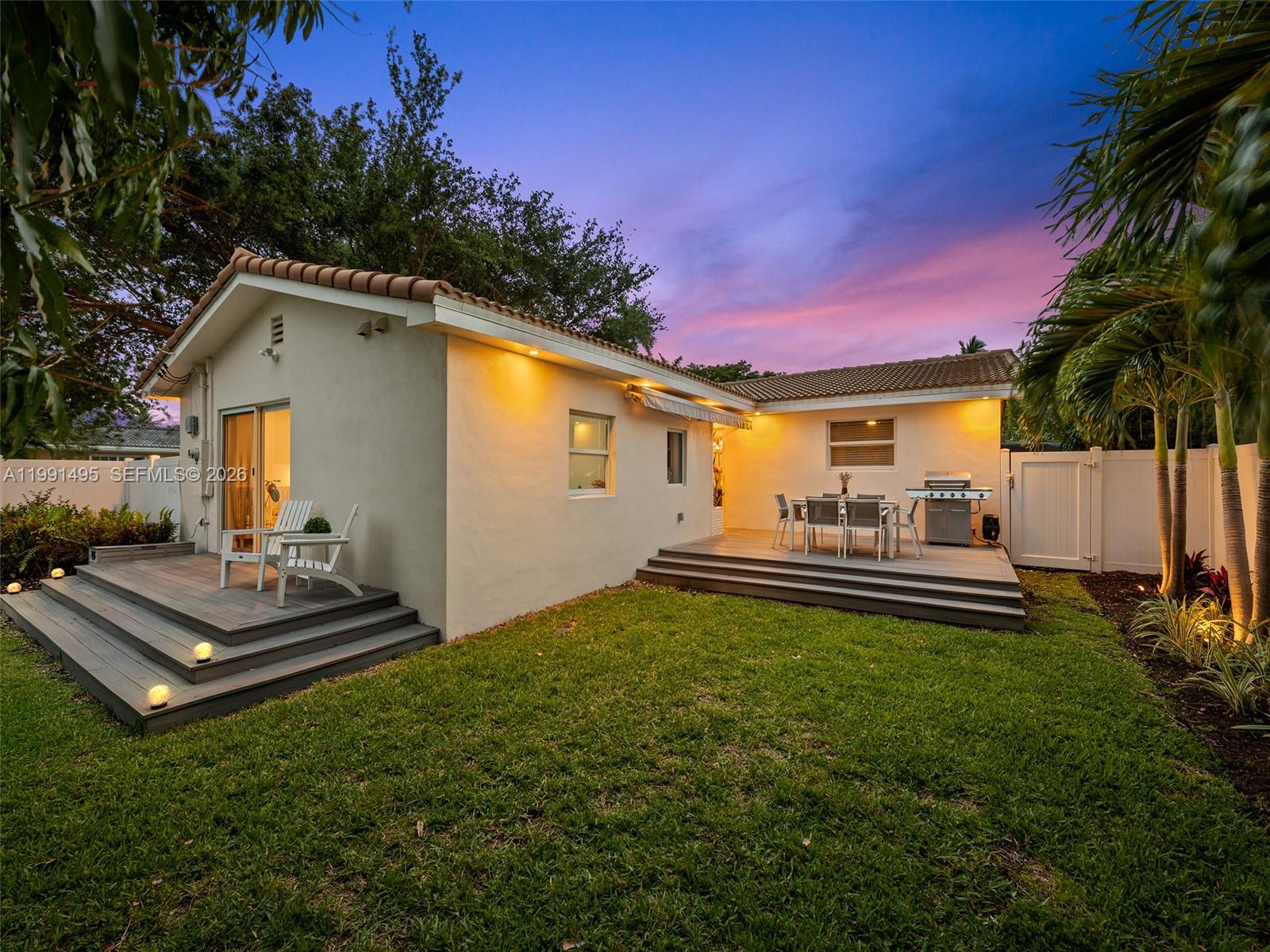 HOLLYWOOD LAKES SECTION - Residential