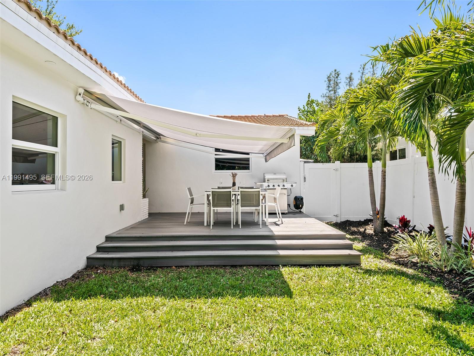 HOLLYWOOD LAKES SECTION - Residential